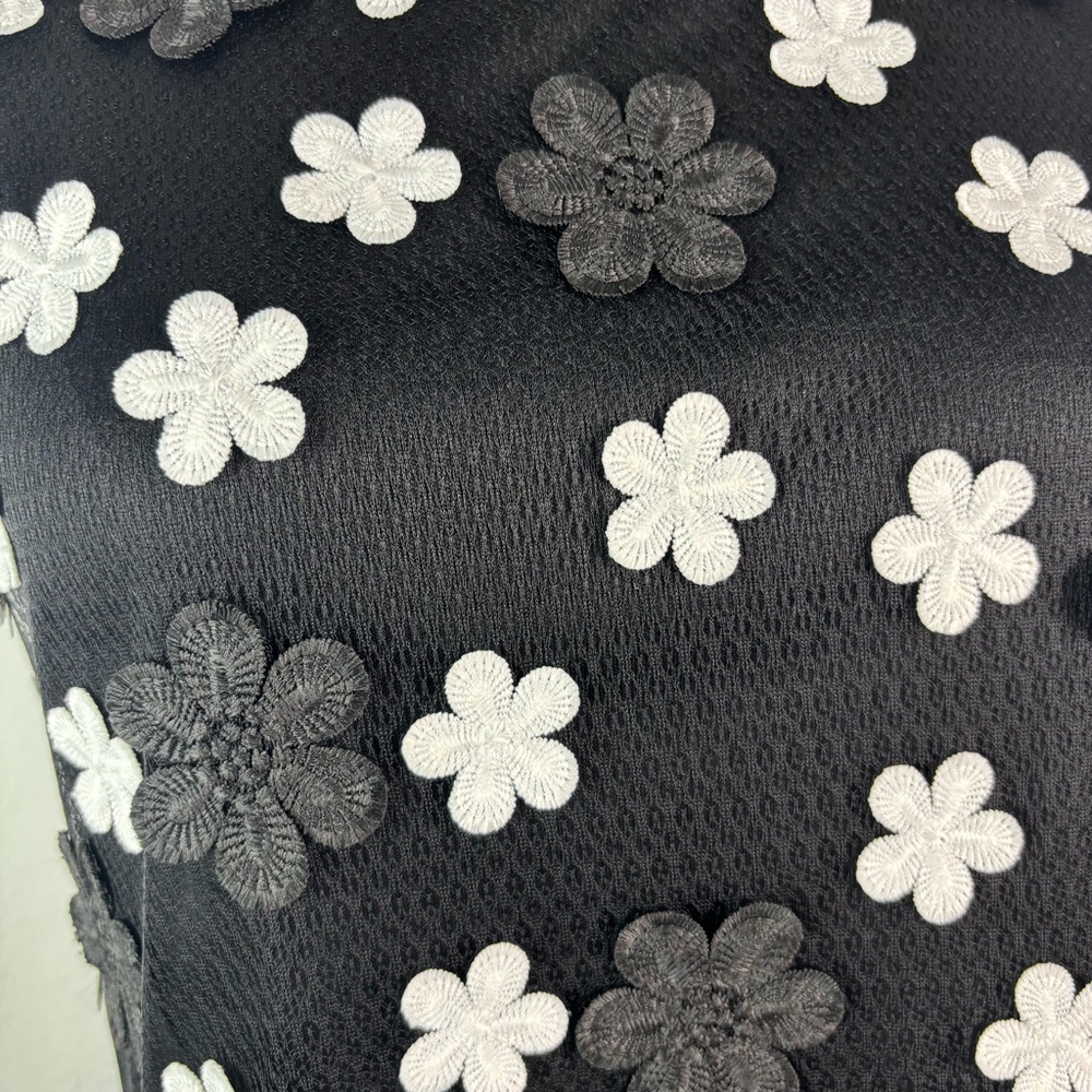 Frank Lyman Monteal black and white daisy knit dress - Picture 3 of 7
